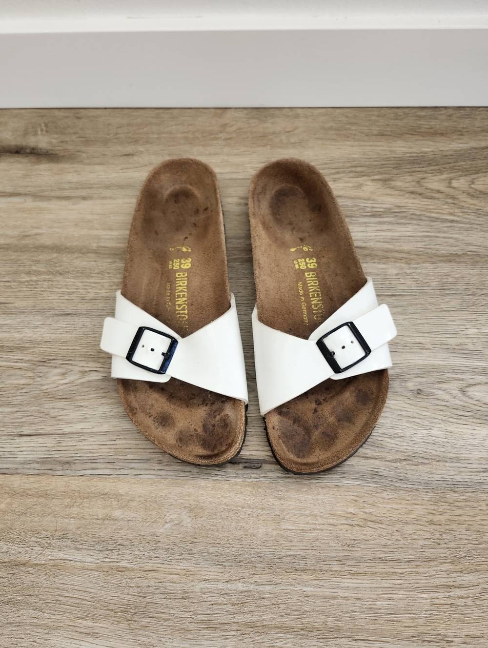 Birkenstock Madrid Slide White Sandals with Black Buckle EU 39 (8-8.5 US)